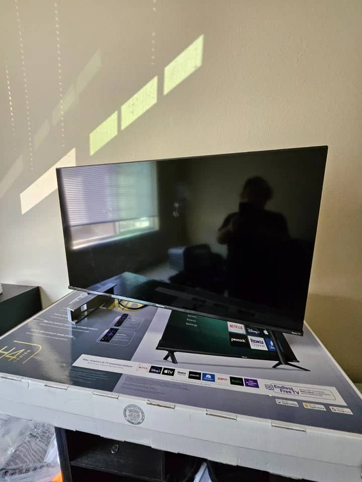 Hisense 40H4030F TVs New Black