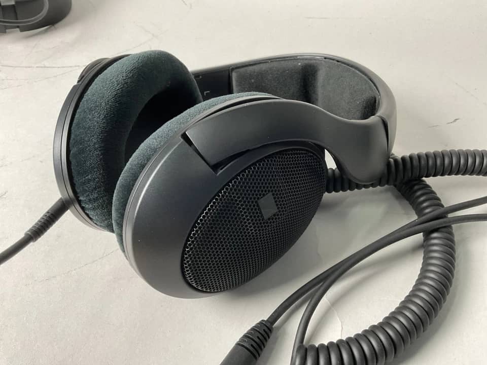 Sennheiser HD 400 PRO Headphones & Earbuds New Black