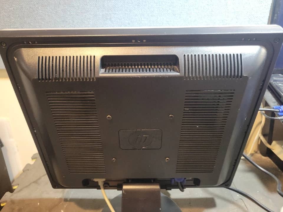 HP L1906 Monitors Open-Box Excellent Silver