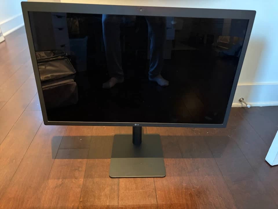 LG 27MD5K Monitors Refurbished - Good Black