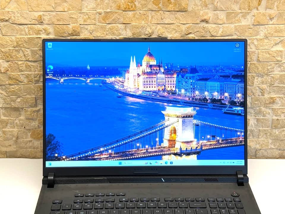 ASUS ROG Strix Scar 18 Computers New 2TB 32GB