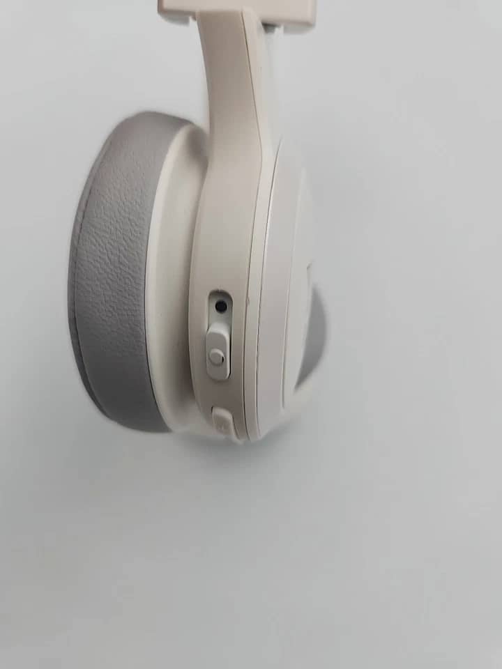 JBL Live 400BT Headphones & Earbuds New Black