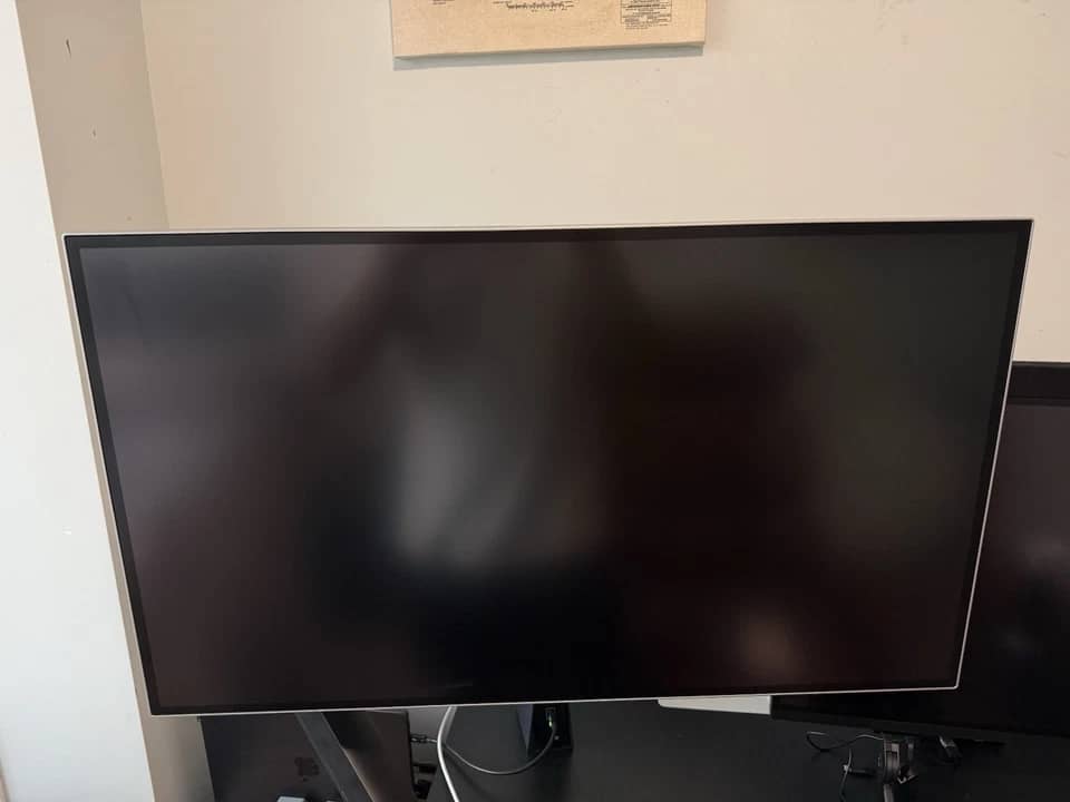 LG 32U990A Monitors New Black
