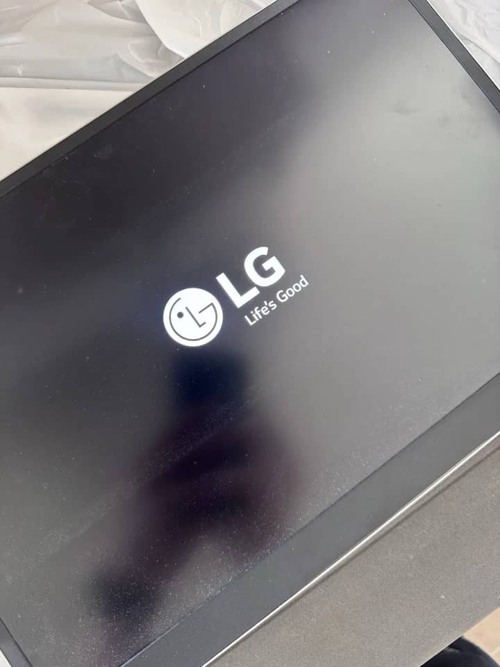 LG 16MQ70 Monitors Used - Good Silver