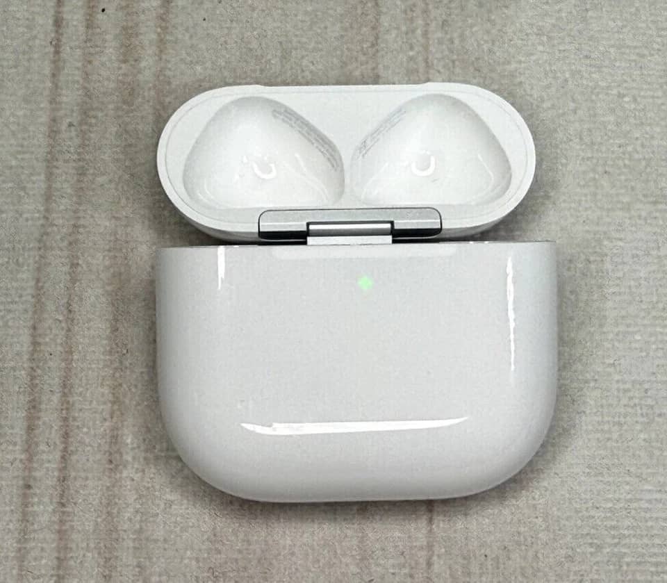 Apple AirPods 4 Headphones & Earbuds New White
