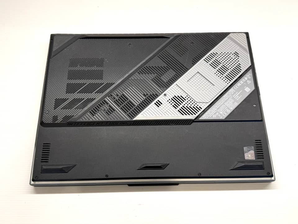 ASUS ROG Strix Scar 18 Computers New 2TB 32GB