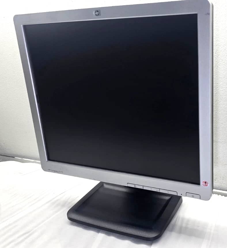 HP LE1711 Monitors Open-Box Excellent Silver