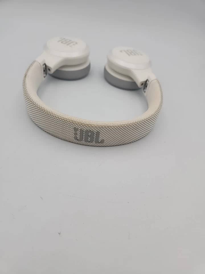 JBL Live 400BT Headphones & Earbuds New Black