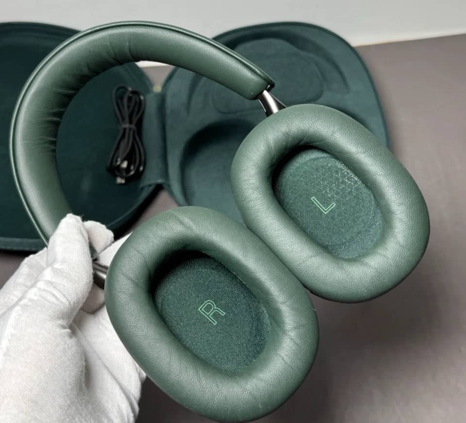 Bowers & Wilkins PX8 Headphones & Earbuds New Black