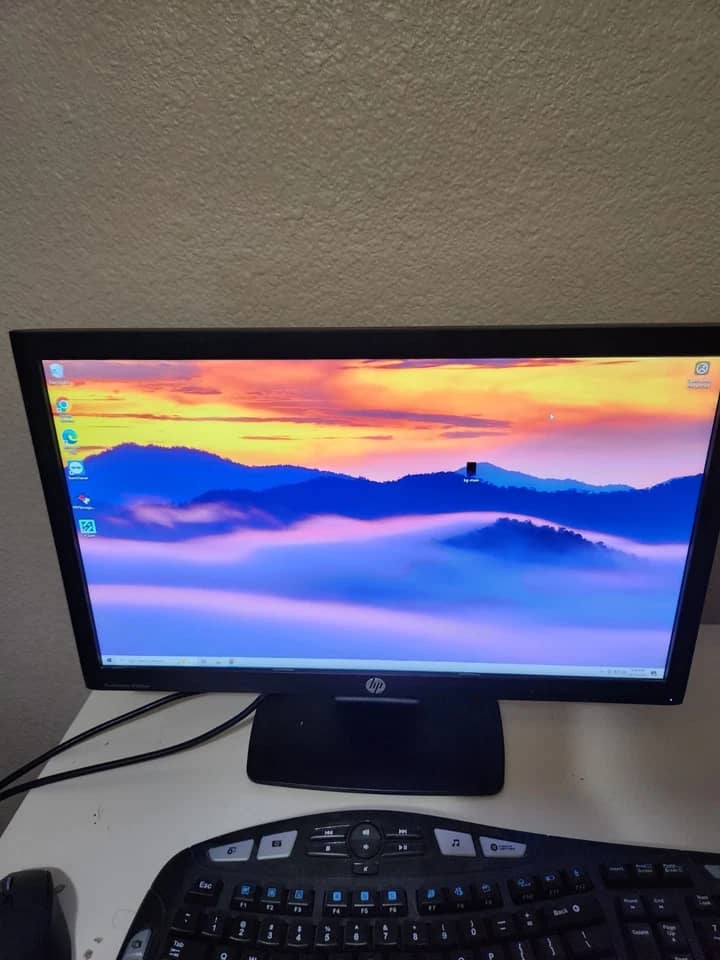 HP 2011x Monitors Used - Good Black