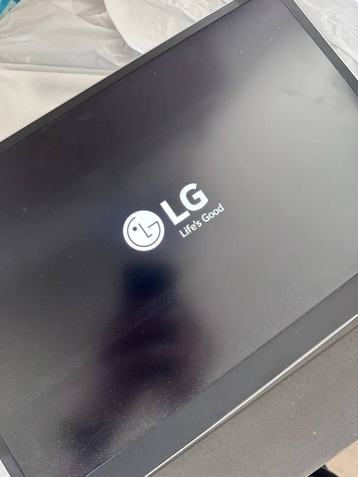 LG 16MQ70 Monitors Used - Good Silver