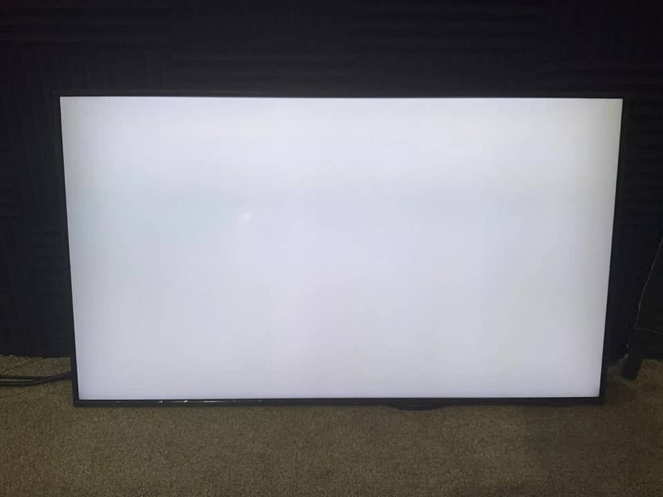 Samsung Q60AAN TVs Open-Box Excellent Gray