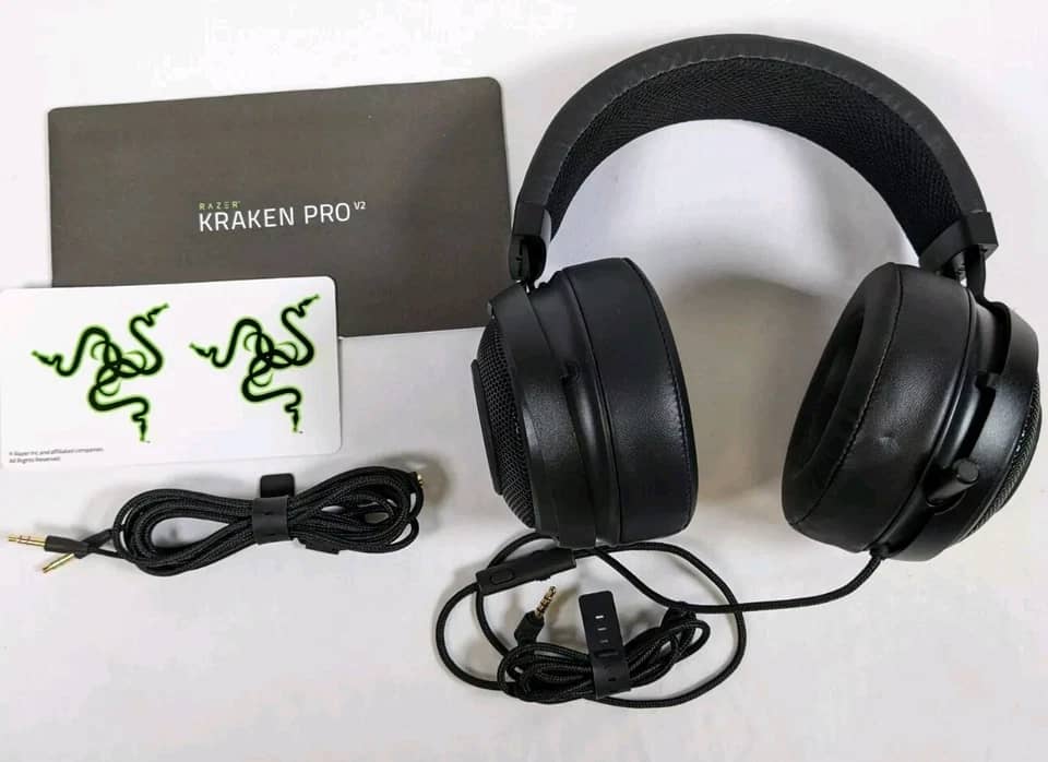 Razer Kraken Pro V2 Headphones & Earbuds Used - Good Black