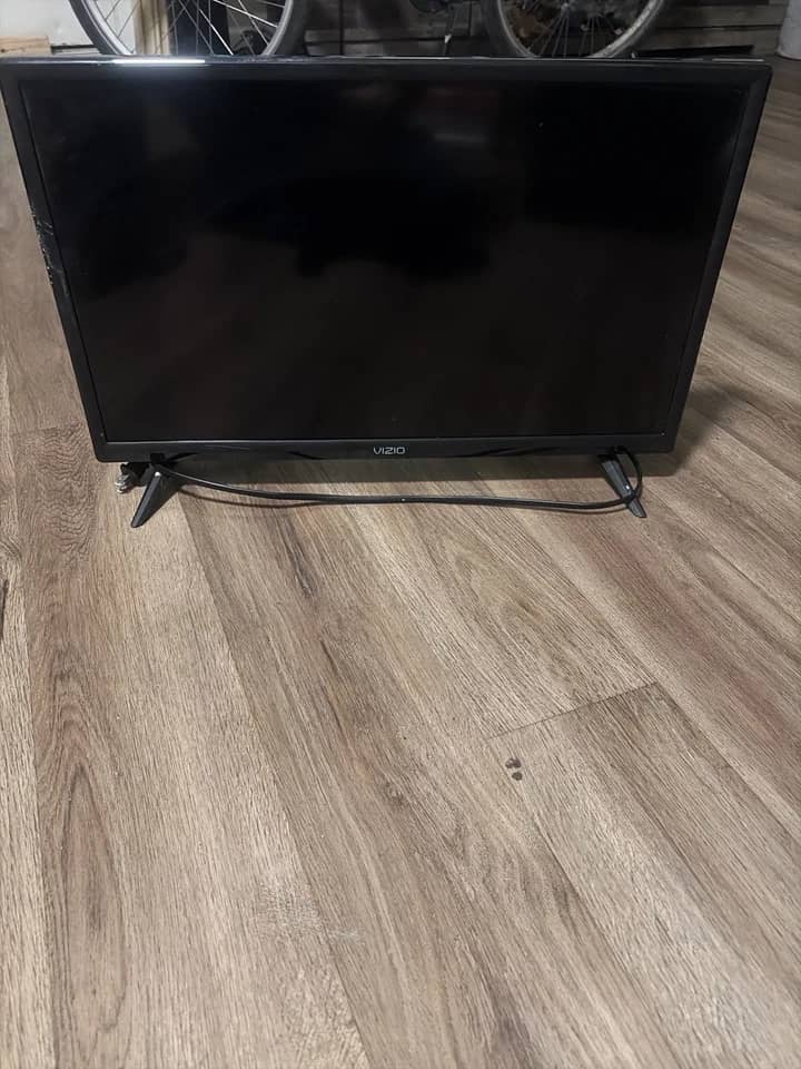 VIZIO D24h-G9 TVs Open-Box Excellent Black