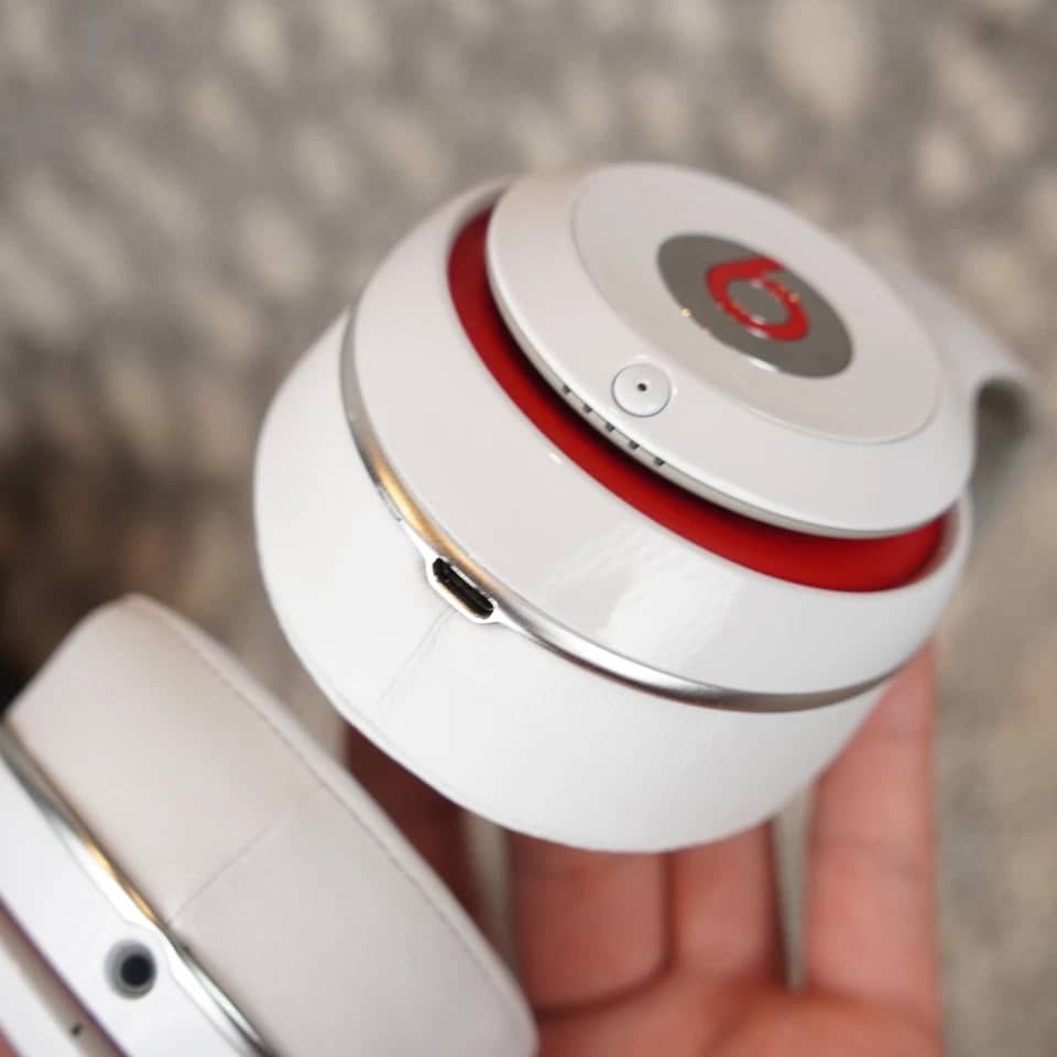 Beats Studio 2 Wireless Headphones & Earbuds New Blue