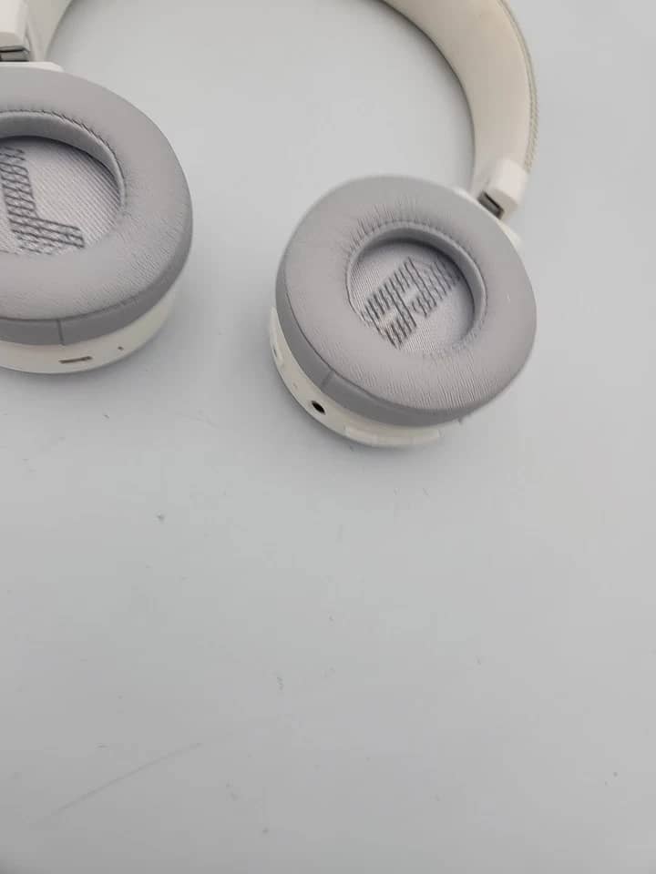 JBL Live 400BT Headphones & Earbuds New Black