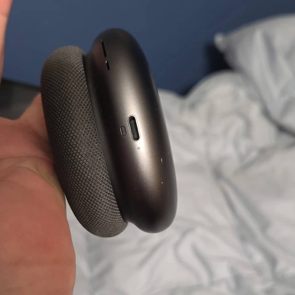 Apple AirPods Max Headphones & Earbuds New Black