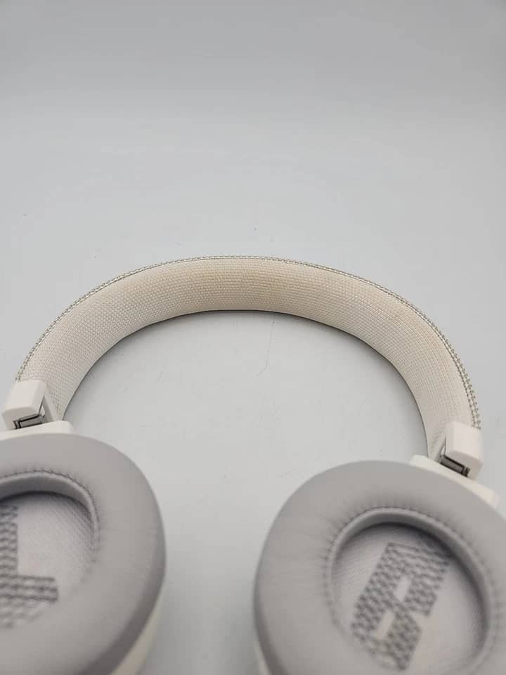 JBL Live 400BT Headphones & Earbuds New Black