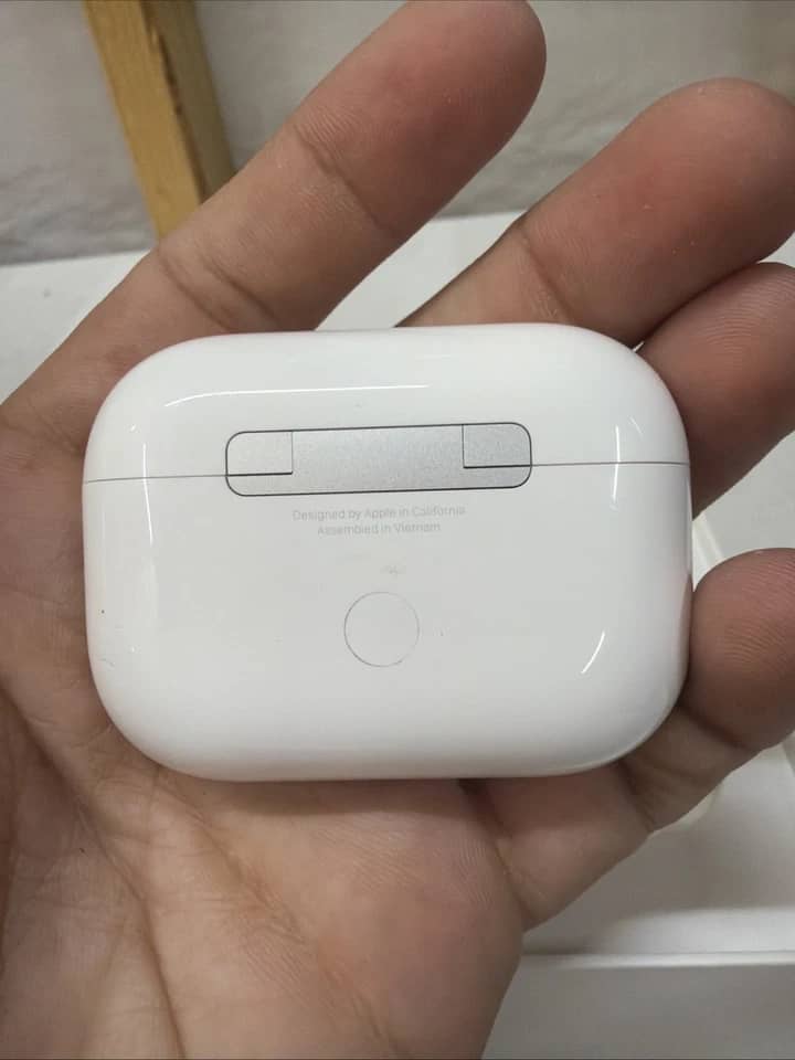 Apple AirPods Pro 2 Headphones & Earbuds New White
