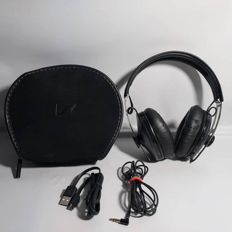 Sennheiser Momentum 2 Wireless Headphones & Earbuds Used - Good Black