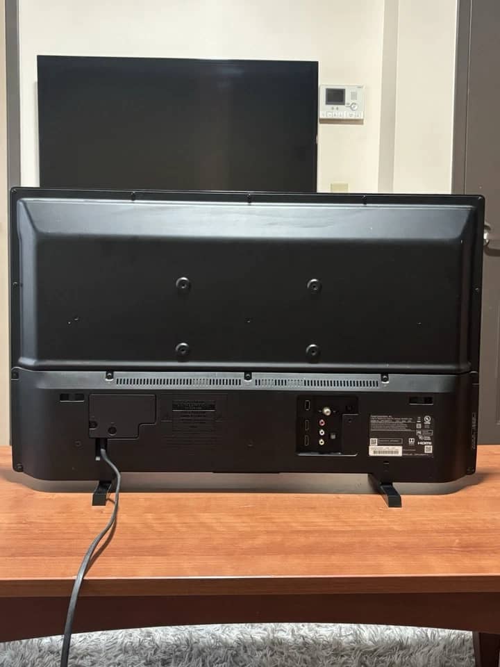 Philips 32PFL4664/F7 TVs Used - Good Black
