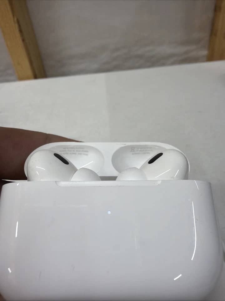 Apple AirPods Pro 2 Headphones & Earbuds New White