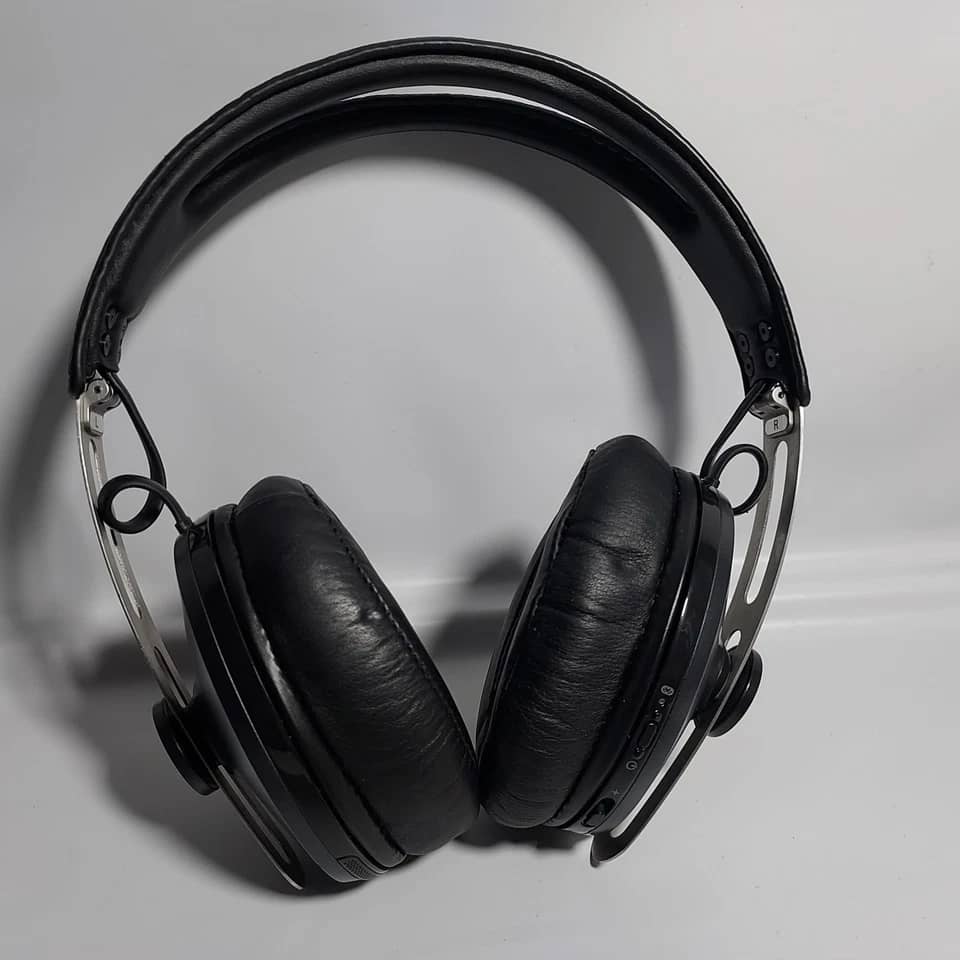 Sennheiser Momentum 2 Wireless Headphones & Earbuds Used - Good Black