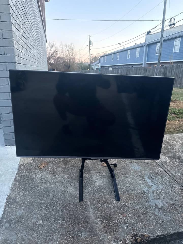 LG UQ7070ZUD TVs New Black