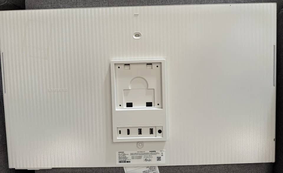 Samsung LS32DM801U Monitors New White