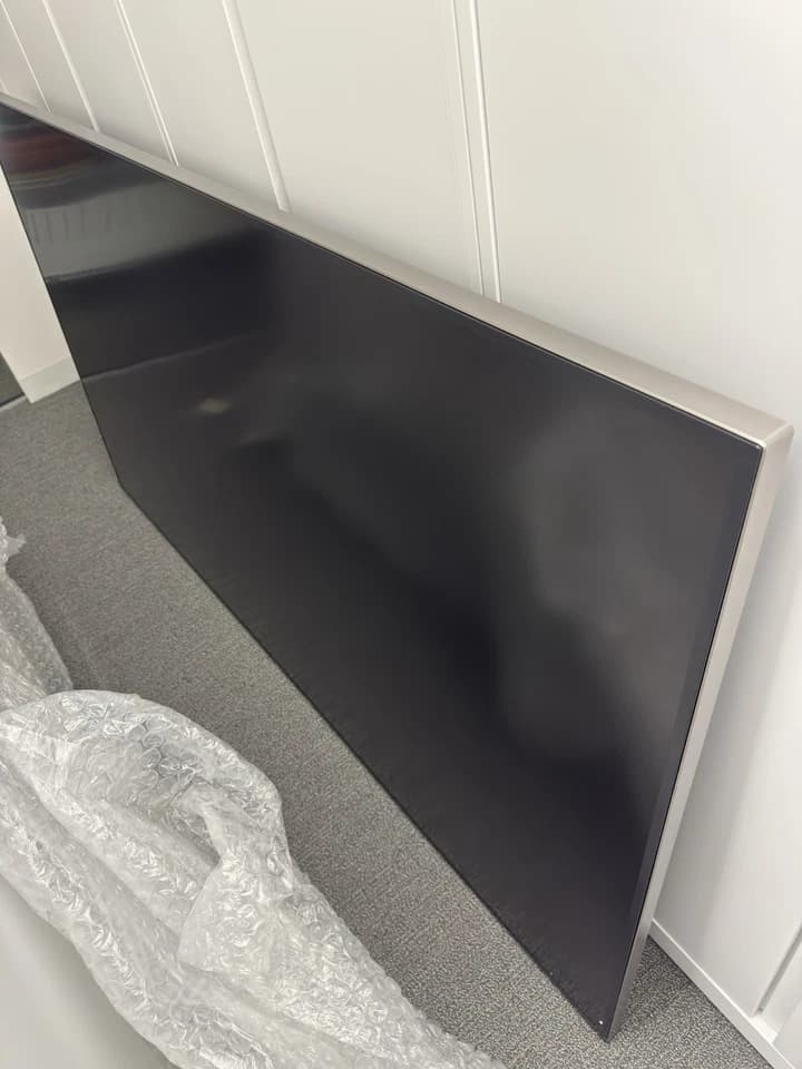 Samsung QM85N Monitors