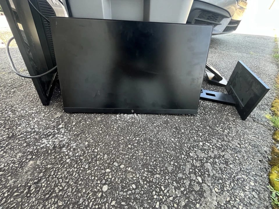 Dell P2210 Monitors Used - Good Black