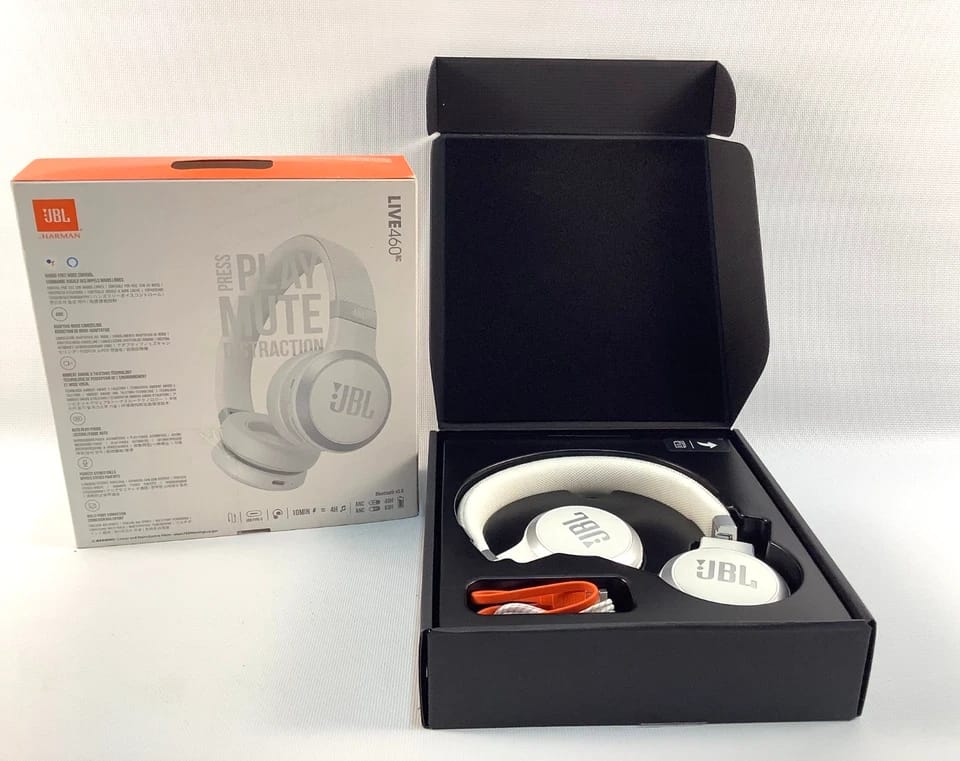JBL Live 460NC Headphones & Earbuds New White