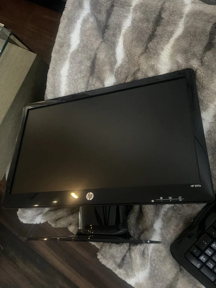 HP 2011x Monitors Used - Good Black