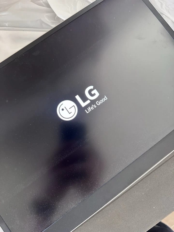 LG 16MQ70 Monitors Used - Good Silver