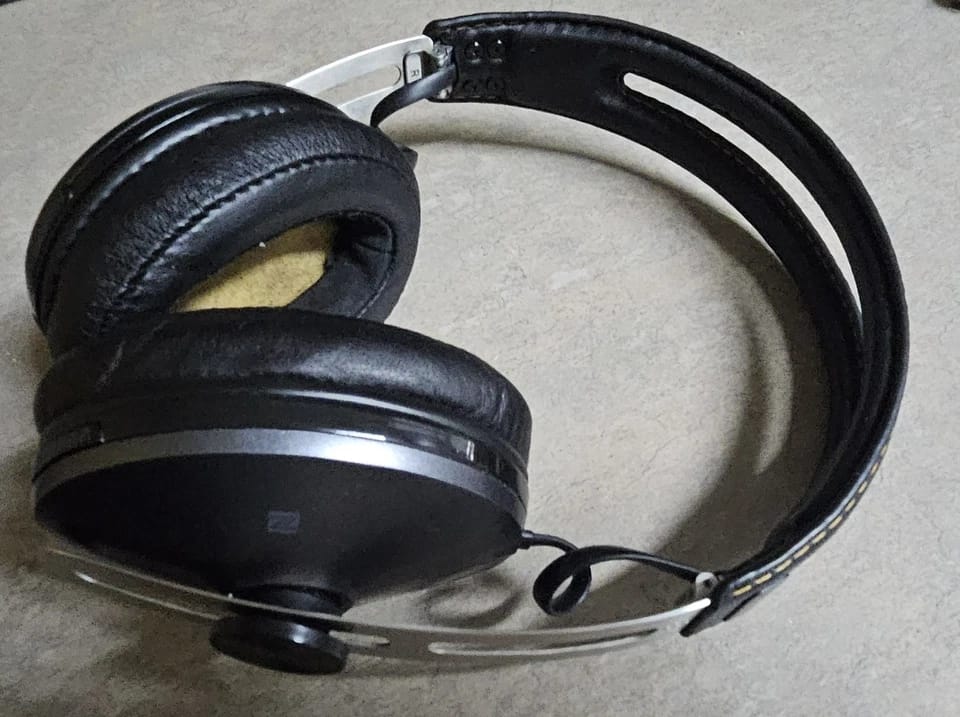 Sennheiser Momentum 2 Wireless Headphones & Earbuds Used - Good Black