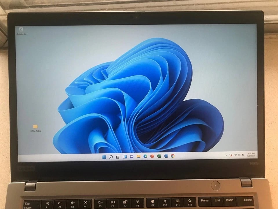 Lenovo ThinkPad T490s Computers