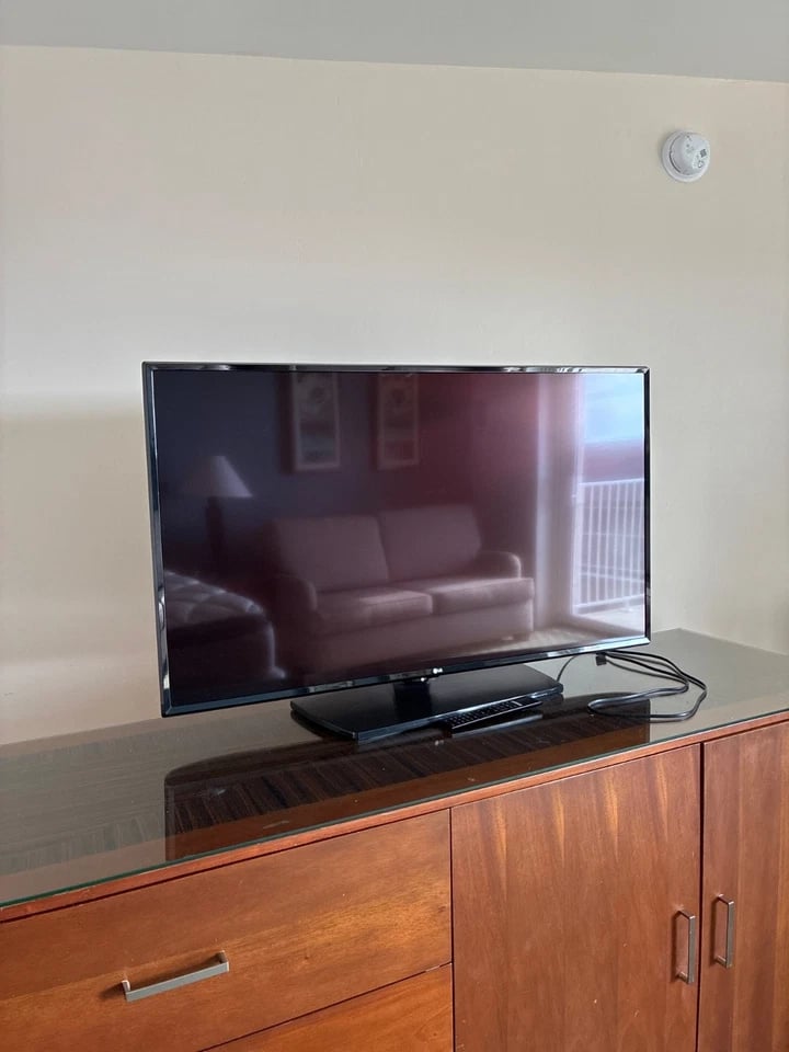 LG 50UQ70006LB TVs