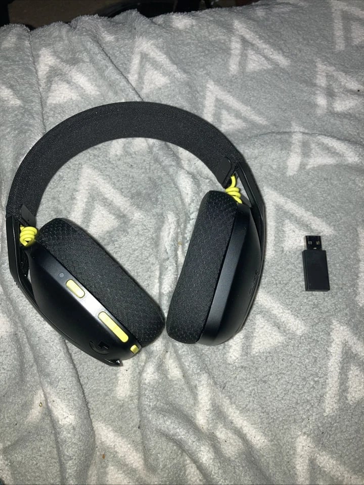 Logitech G435 Headphones & Earbuds