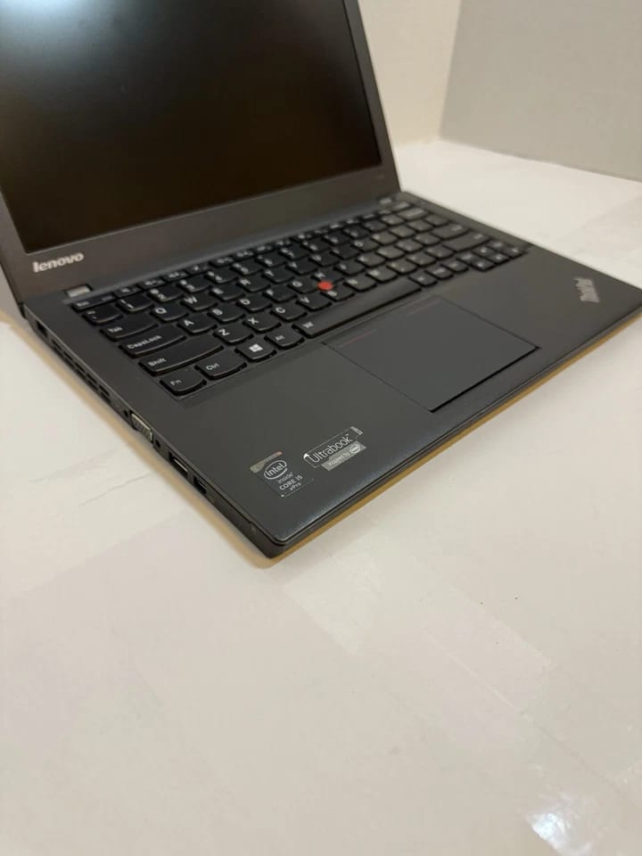 Lenovo ThinkPad X240 Computers Used - Good Unspecified 8GB